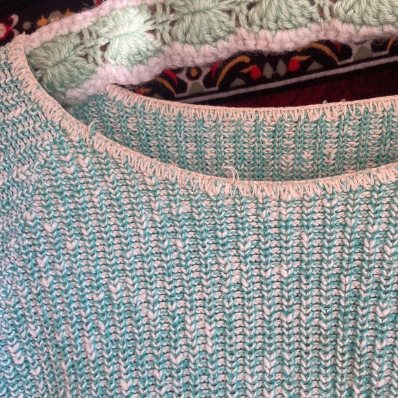 vintage lightweight short sleeve knit shirt with a scoop neck - Picture 2 of 4